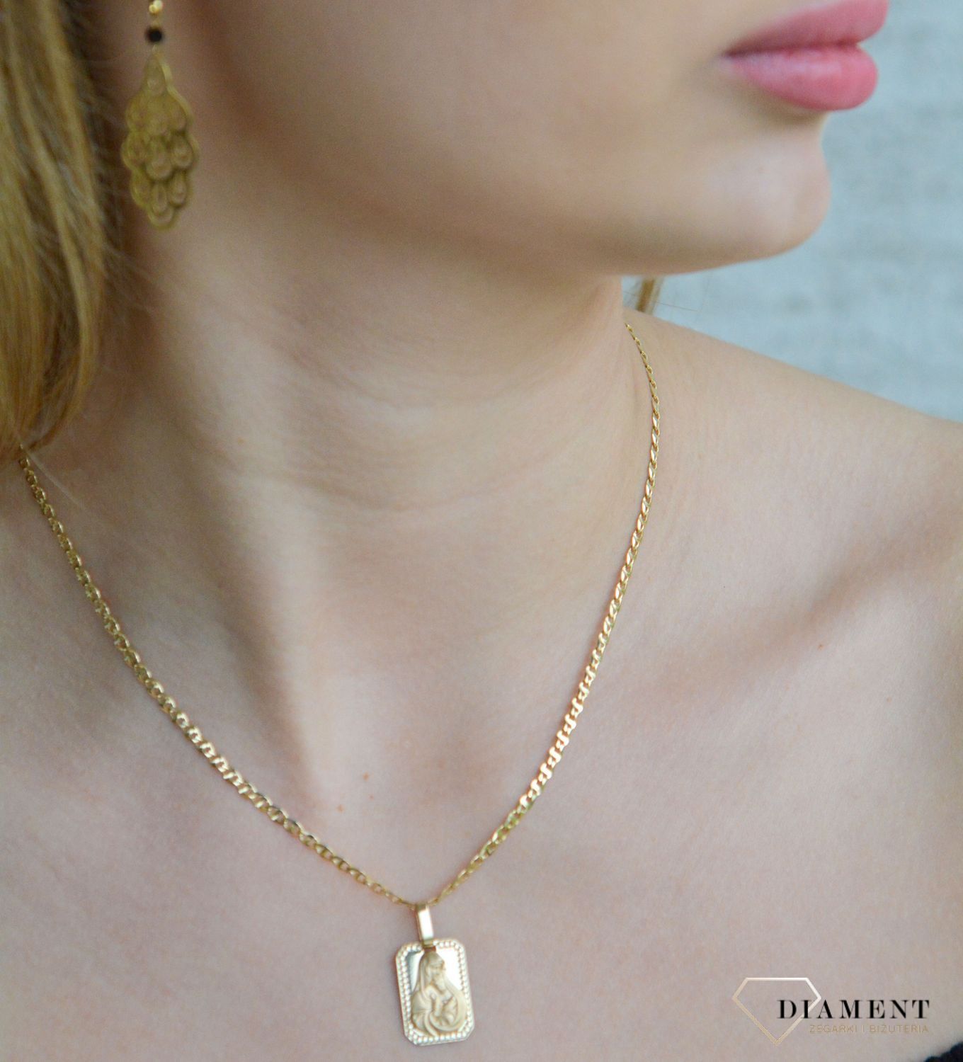 Złota zawieszka 585 medalik Matka Boska z dzieciątkiem ZA 7638.jpg